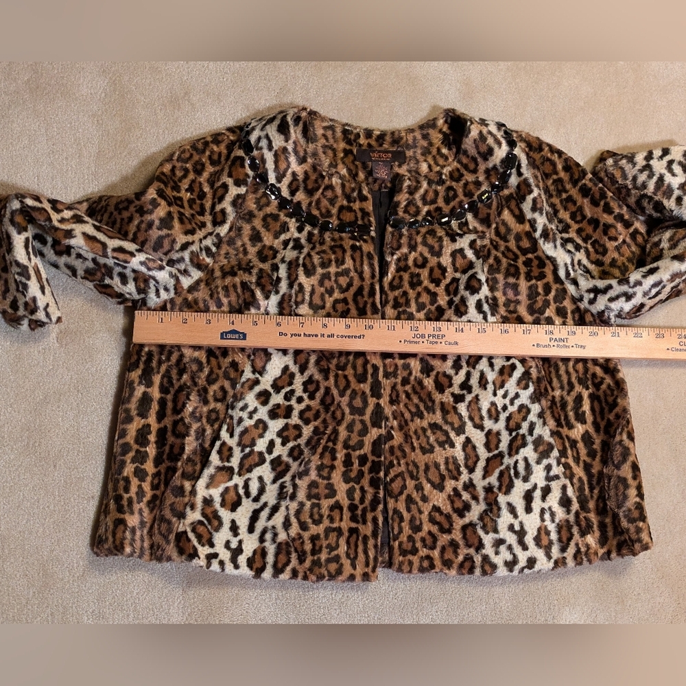 Victor Alfaro Faux Fur Leopard Print Cropped Jacket 3/4 Sleeve Jeweled Neck Sz12 - Picture 11 of 12